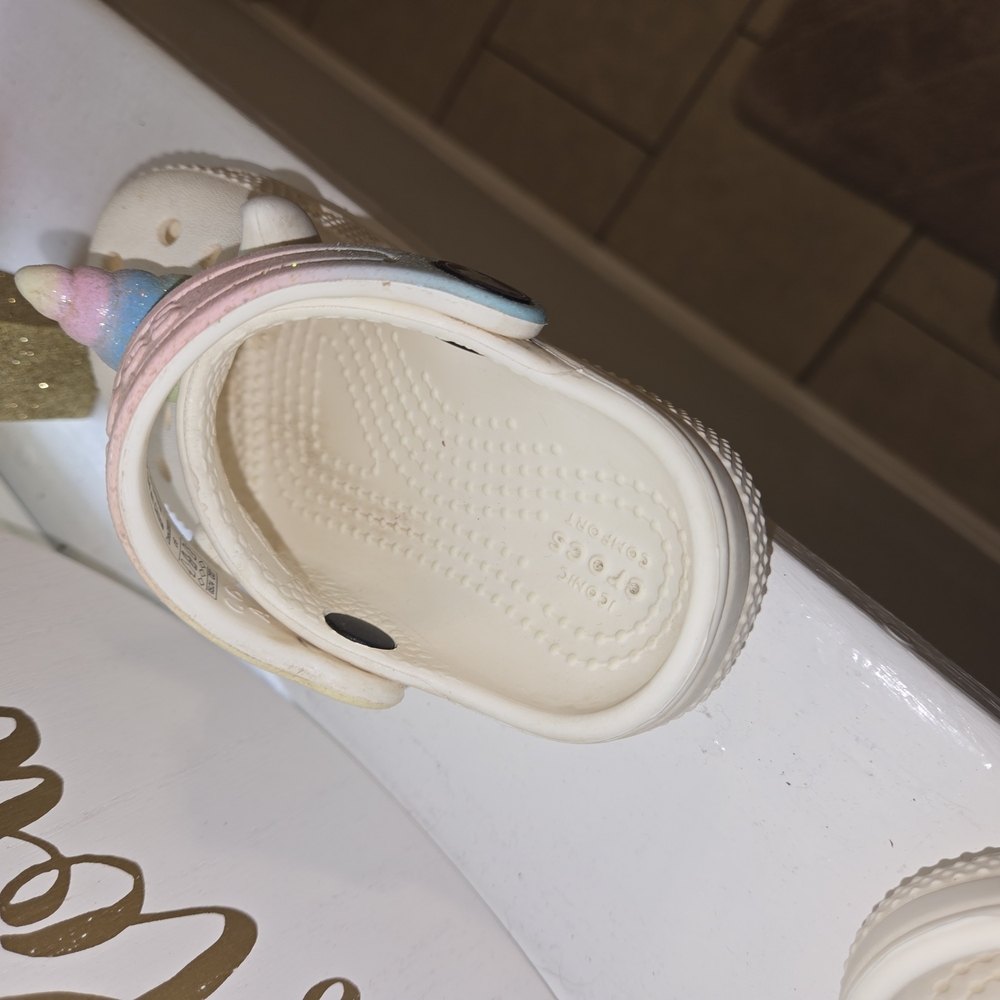 Unicorn Rainbow And Cream Toddler CROCS SIZE 6 - Picture 3 of 6